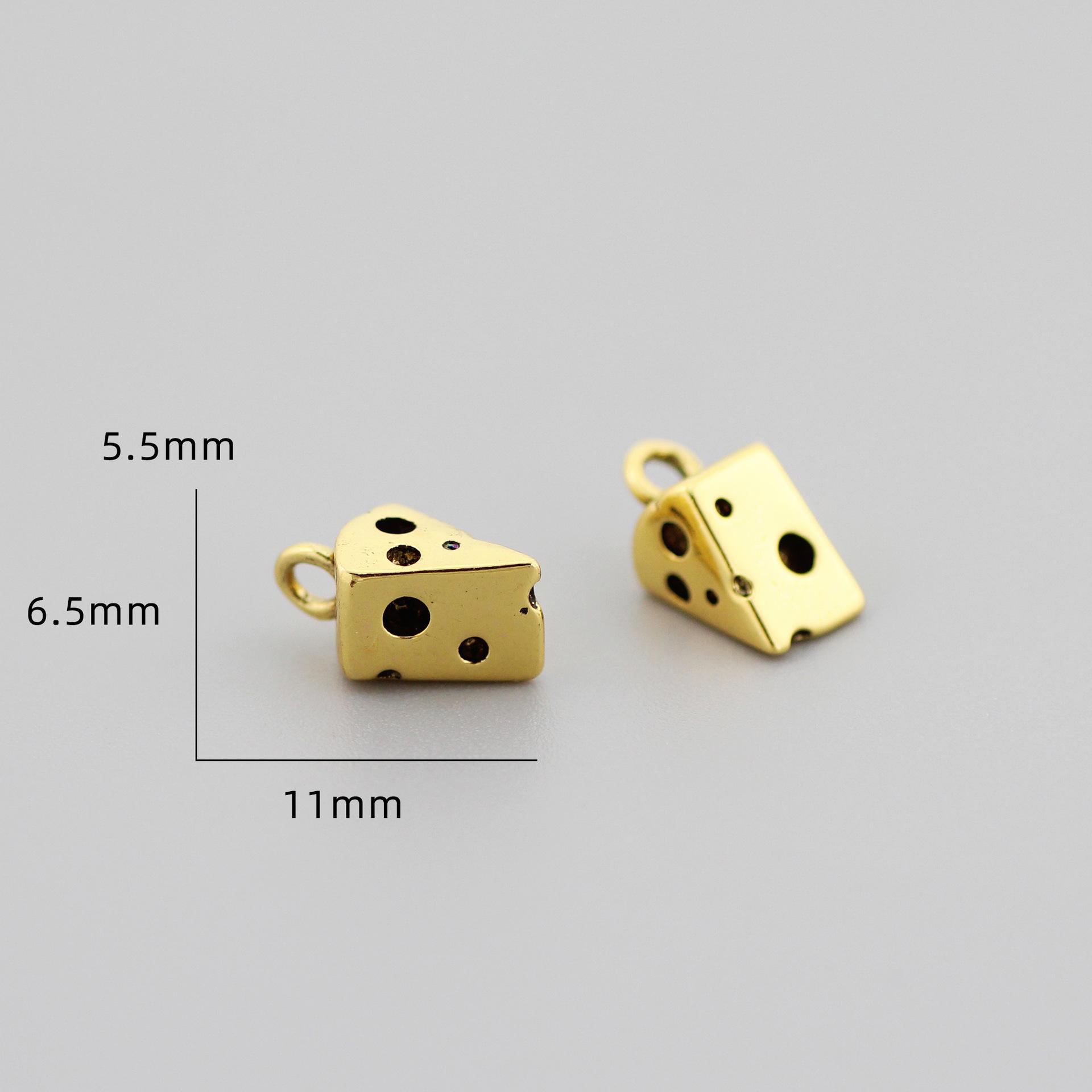 Small Exquisite Copper-Plated Gold Cake Pendant for DIY Jewelry Bracelet