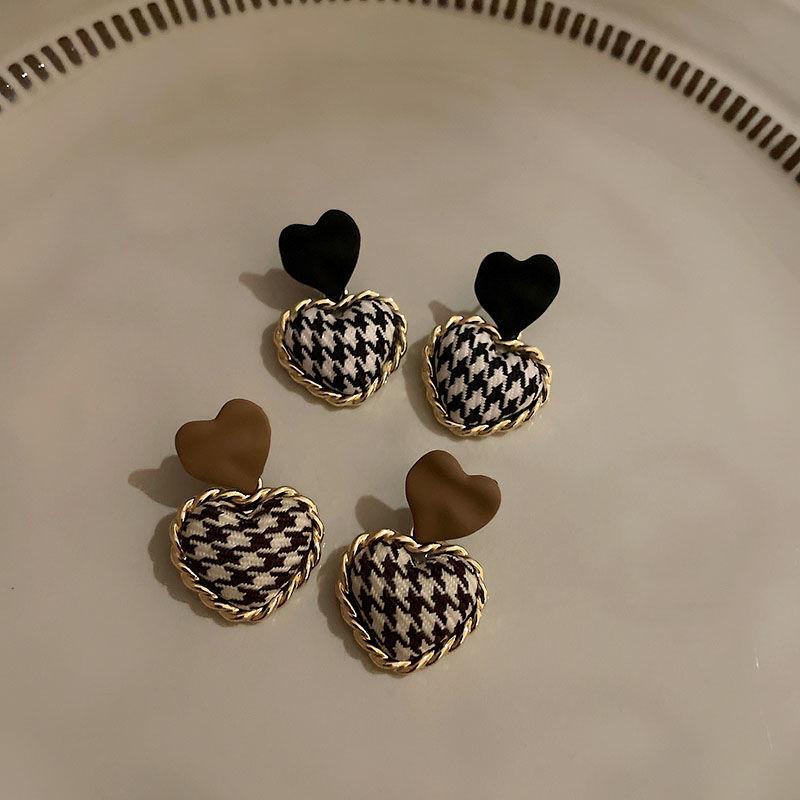 JMXD-Vintage Plaid Love Stud Earrings Girl Simple Temperament Plaid Earrings Houndstooth Heart Shape