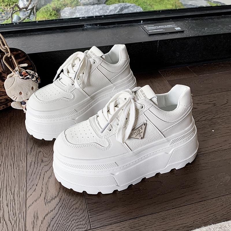 

Height increase of 8 cm thick baseplate shoes women s 2025 spring and autumn new models small man light and not tired feet small white shoes single sh 40