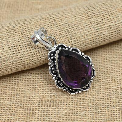 Wunderschöner lila Amethyst-Edelstein aus 925er-Massivsilber, handgefertigter Schmuck, zierliche Anhänger