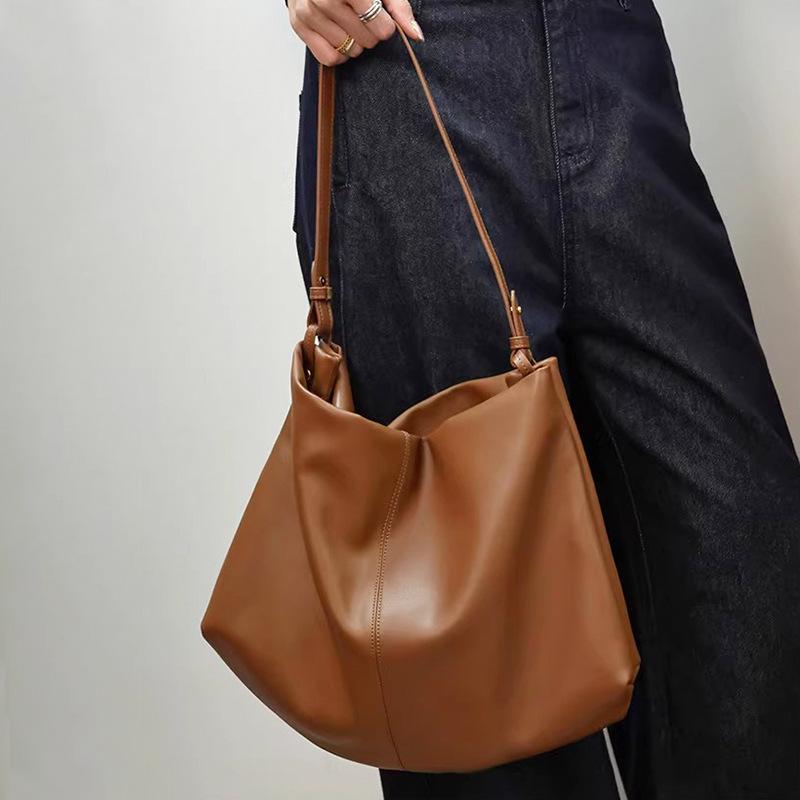 Large Capacity Tote Bag Women's Lazy and Relaxed Cowhide Commuting Leather Underarm Bag Autumn and Winter Soft Leather Shoulder Messenger Bag