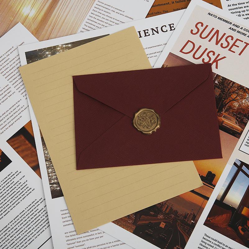 Retro Linen Texture Love Letter Set: Western Style Triangular Envelopes with Specialty Storage