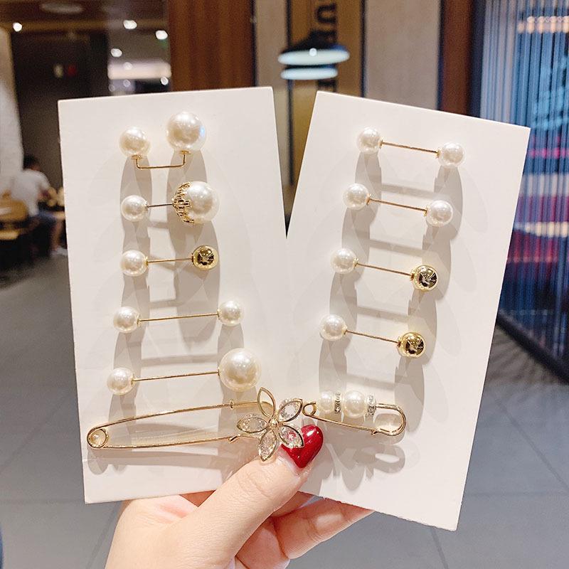 Women's Waist-Tightening Elastic Brooch Pin - Anti-Exposure Buckle for Clothes and Skirts