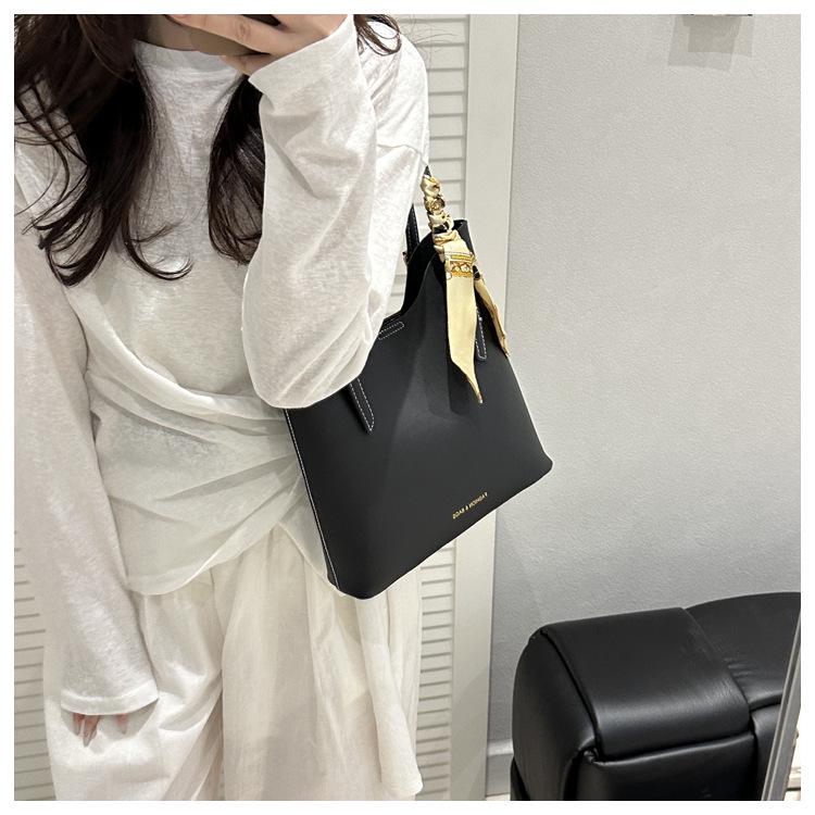 2025 Große Damen-Umhängetasche - Vielseitige, einfache Pendler-Tragetasche mit Schal