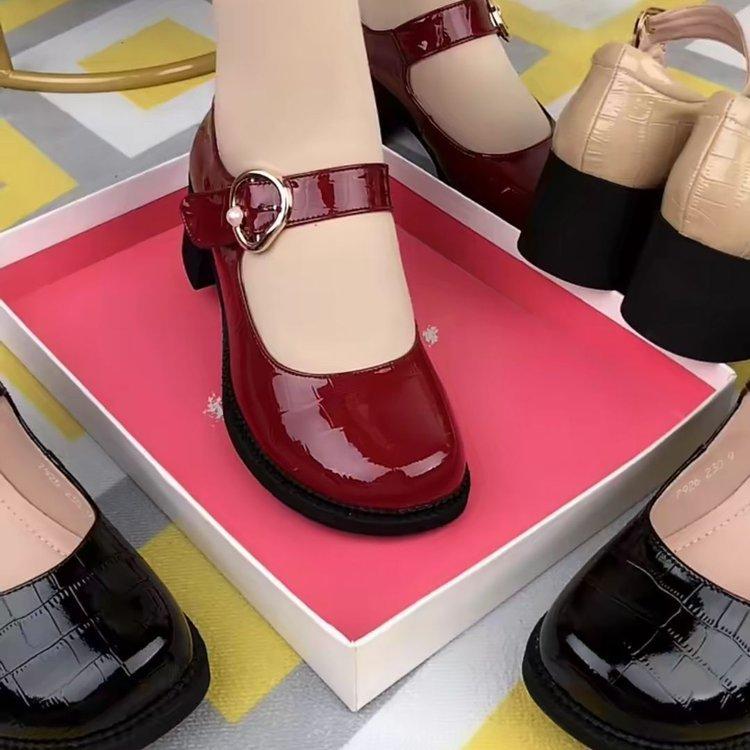 

New women s shoes temperament glossy single shoes summer sandals patent leather square root thick heel with fashionable and comfortable shoes 40 бордовый