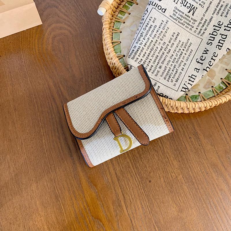 

European & American Retro Tri-Fold Wallet: Ladies Short Style with Large Capacity, D-Ring, and Multi-Card Slots.