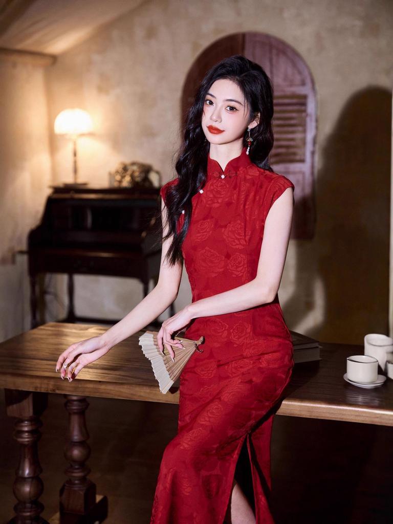 2025 Retro Red Rose Pattern Cheongsam: Dark Copper Silk Jacquard Long Gown