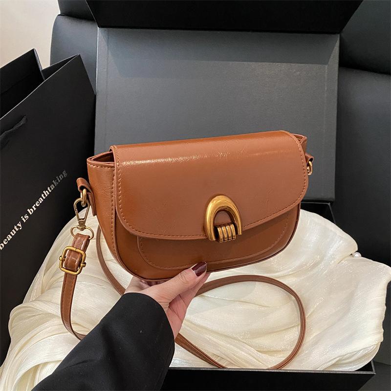 Saddle bag women's spring 2025 new clamshell shoulder messenger bag women's niche design underarm women's bag tide