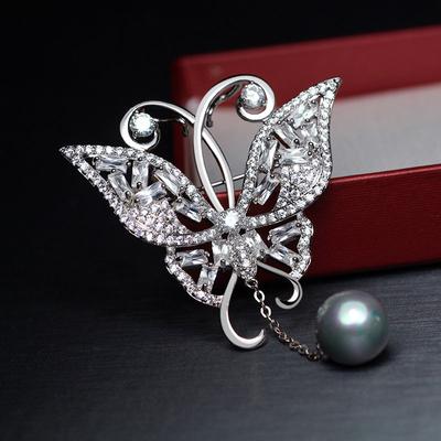 Elegante Schmetterlingsbrosche, Damen-Nischendesign-Sinn, Leichte Luxusbrosche, Modische und Grandiose Brosche
