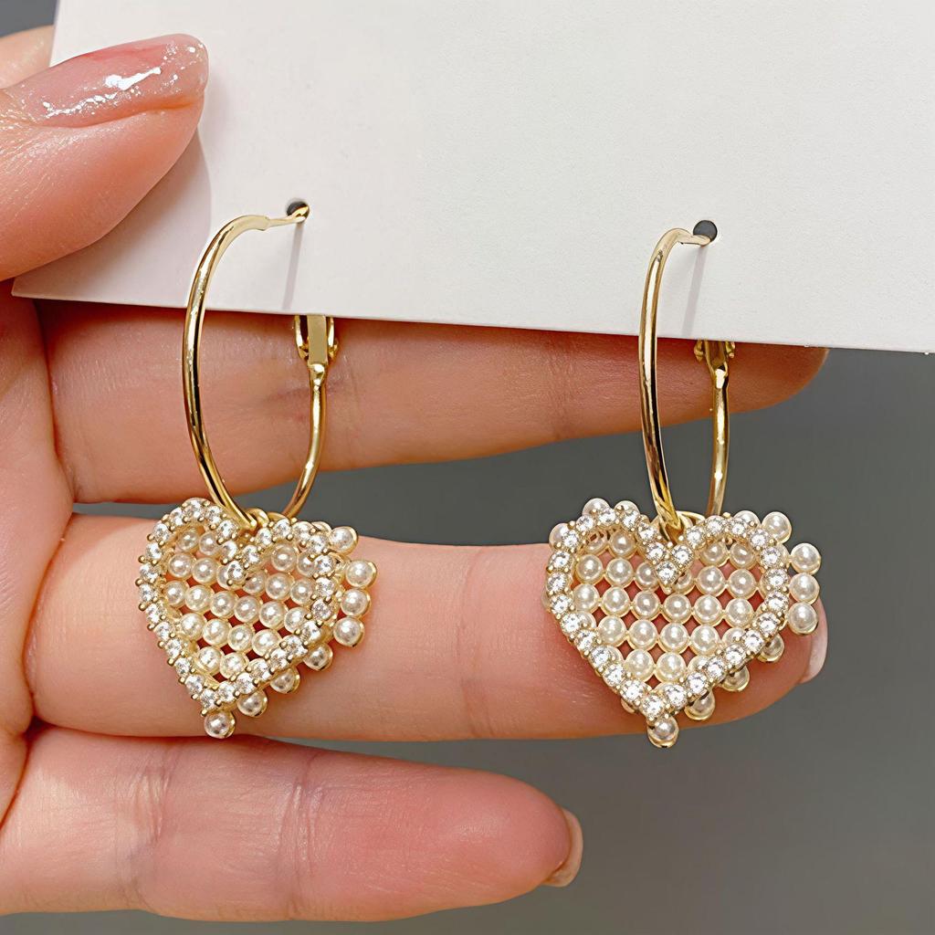 Heart-Shaped Zircon Inlaid Pearl Stud Earrings - Fresh, Sweet, Simple, Fashionable.