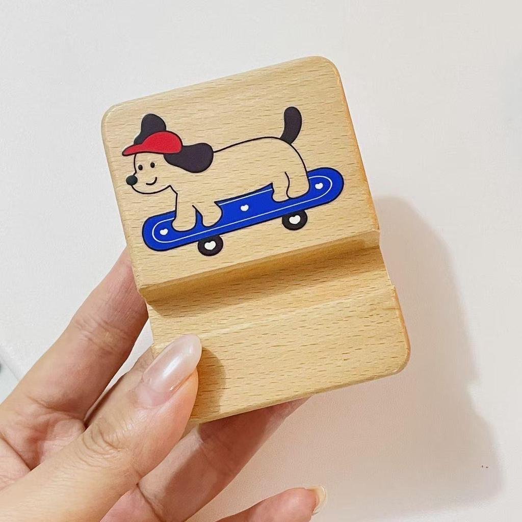 High-End Retro Solid Wood Puppy Phone Stand for Desktop Viewing