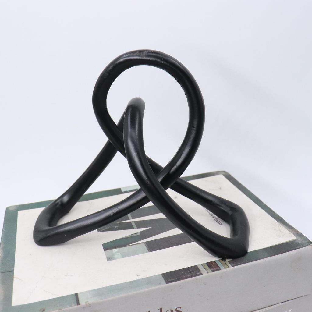 Geometric Resin Knot Ornament for Modern Office or Study Decor