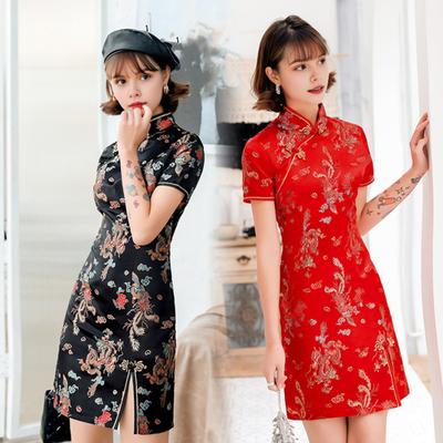Kadın Yaz Cheongsam Dik Yaka Ejderha Anka Kuşu Desenli Yarık Etek Qipao Slim Fit Retro Çin Tarzı Diz Üstü Uzunlukta Düğün Parti Kokteyl Elbisesi