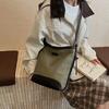 New fashionable versatile shoulder bucket bag messenger bag women's simple high-end sense large-capacity commuter bag