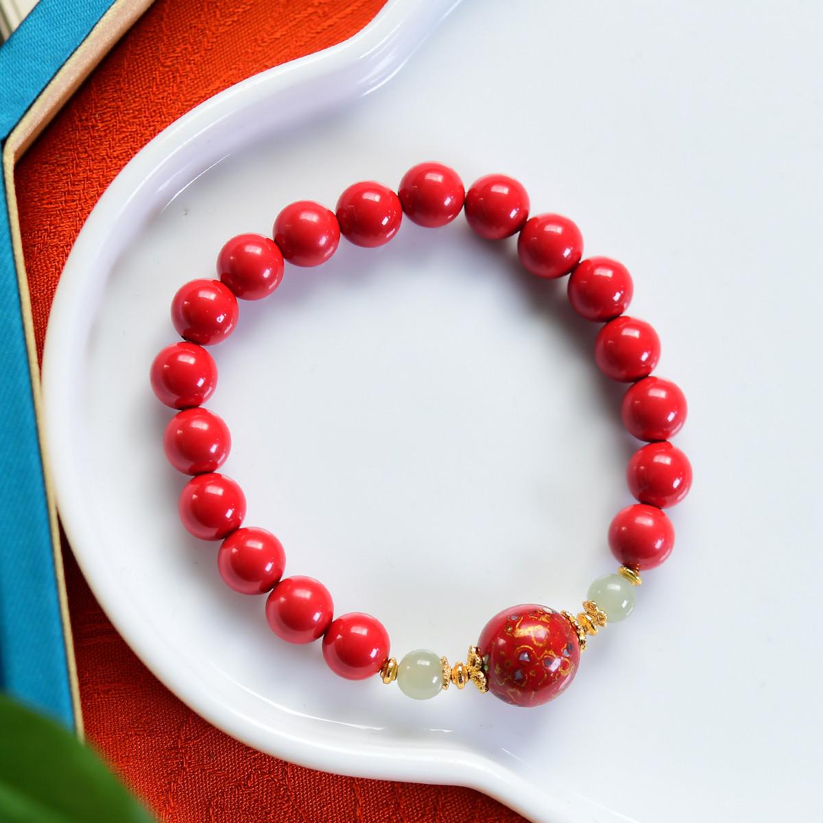 Браслет из лакированных бусин с киноварью и нефритом Хэтянь с серебряными разделителями Cinnabar