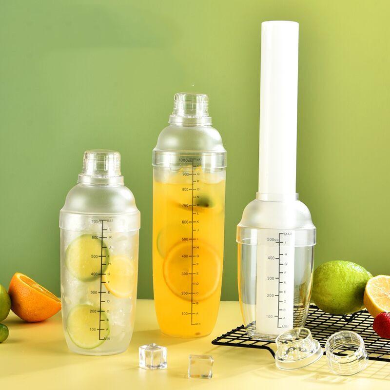 1PC Resin Cocktail Shaker Martini Hand Shaker Cup with Scales 500/700/1000ml Milk Tea Wine Drink Shaker Mixer Bar Lemon Tea Tool
