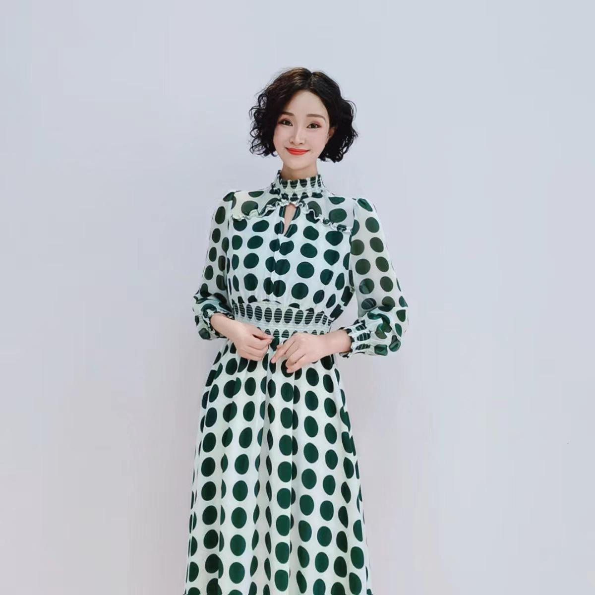 

L805 Elegant Polka Dot High Neck Slimming Dress with Elastic Waist XL (118-128 jin) зелёный