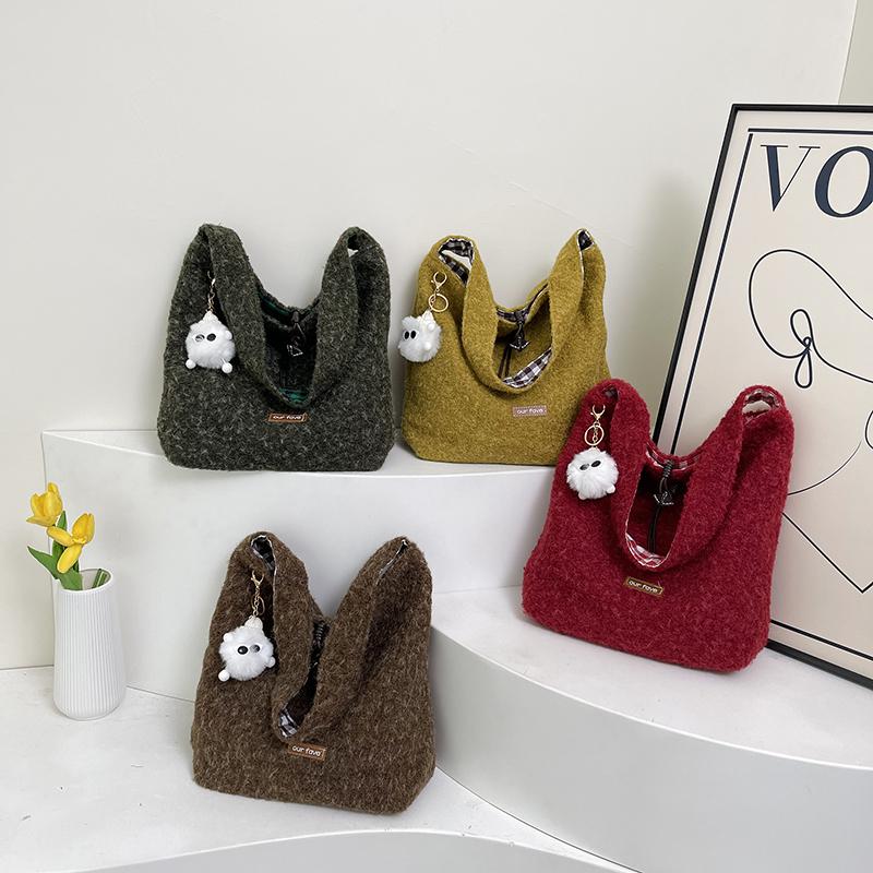 Autumn and Winter Korean Version of Women's Tote Bag Christmas Cute Plush Shoulder Bag Clutch Bag Commuter Fashion Handbag