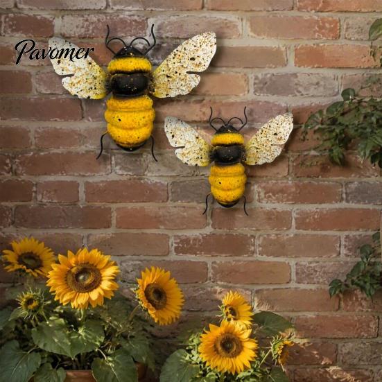 Metal Bee Wall Art 2PCS 3D Decor, Iron Sculpture Hanging Theme Garden Gift Ornament, Weatherproof Outdoor Decor for Patio Yard Fence Insect