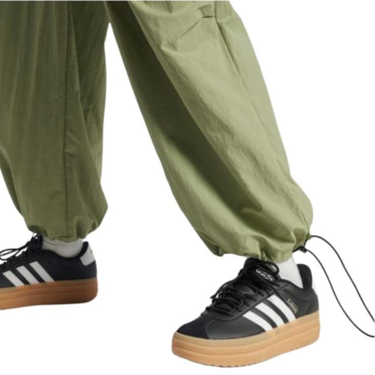 adidas City Escape Gewebte Fallschirmhose Zeltgrün Damen IW5205