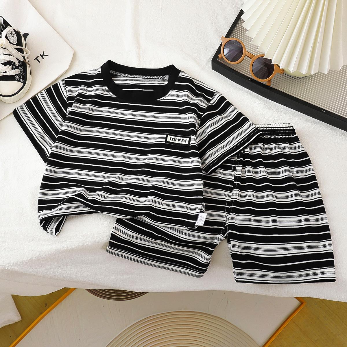 

Children s short sleeved set summer boys t-shirt shorts two-piece set baby Korean version summer clothing children s clothing 140cm сірий