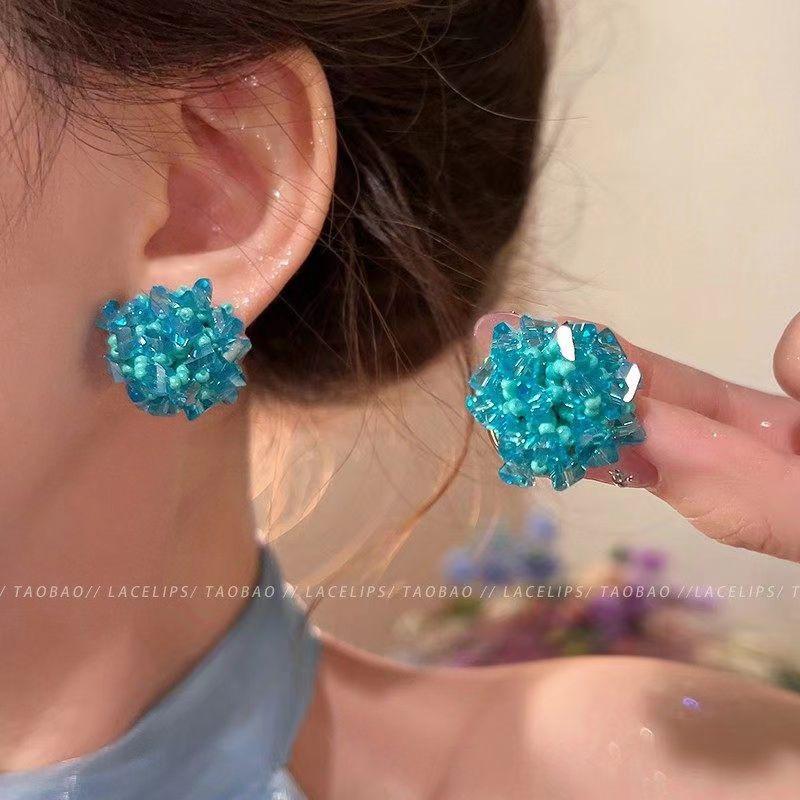 Silver needle hand-woven crushed ice ice flower stud earrings gentle and sweet small crystal hydrangea earrings 925 silver needle синий