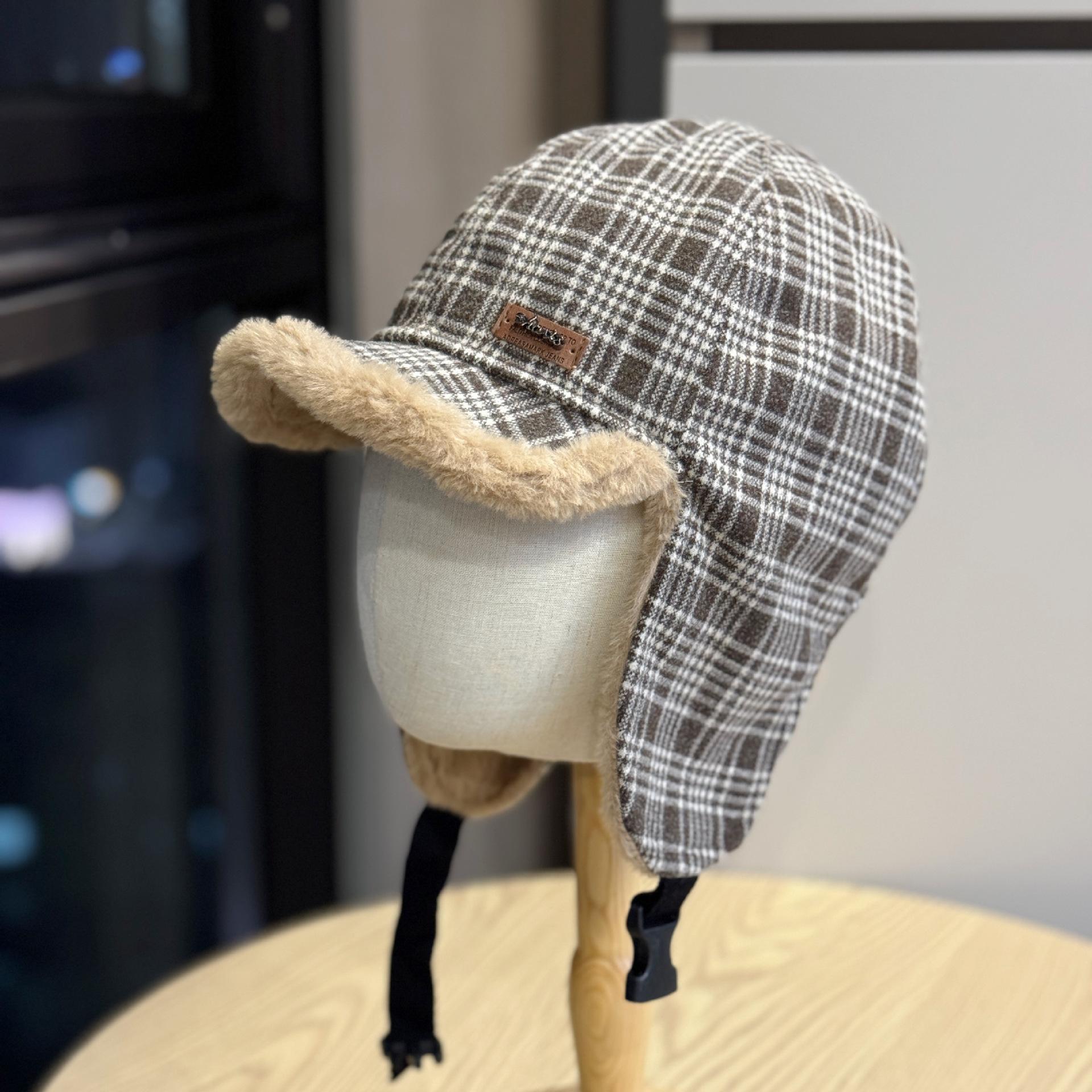 

Новая двусторонняя клетчатая плюшевая шапка с защитой ушей для женщин, зимняя теплая и универсальная, ветрозащитная и холодостойкая шапка-ушанка one sie