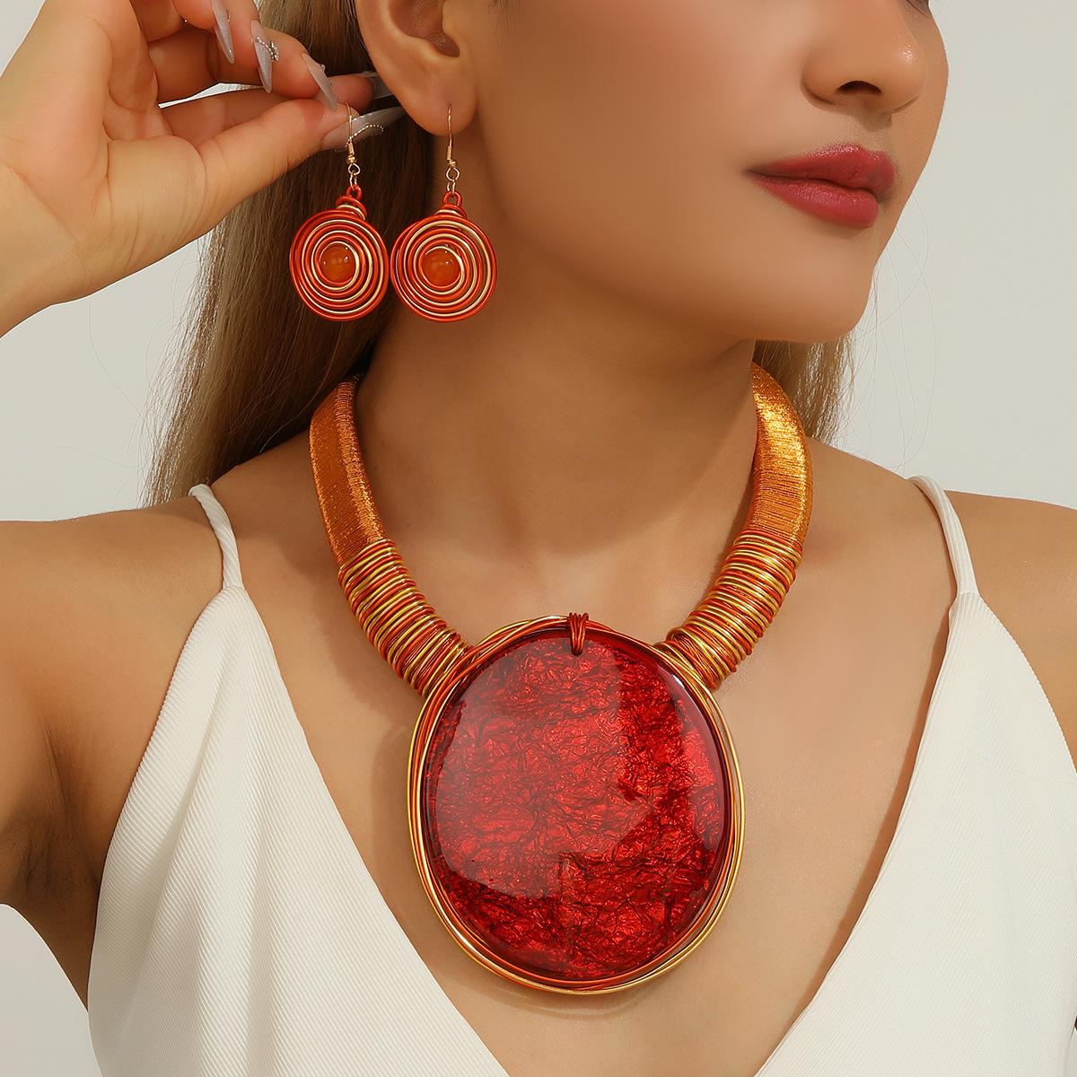 

Перебільшений Круглий Кулон Намисто Сережки Набір для Жінок Масивний Акцентний Етнічний Племінний Шик Ручна Робота Прикраси червоний