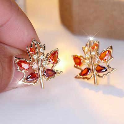 Orecchini a bottone con foglia d'acero rossa alla moda per le donne, orecchini con foglie di cristallo, temperamento vintage, accessori