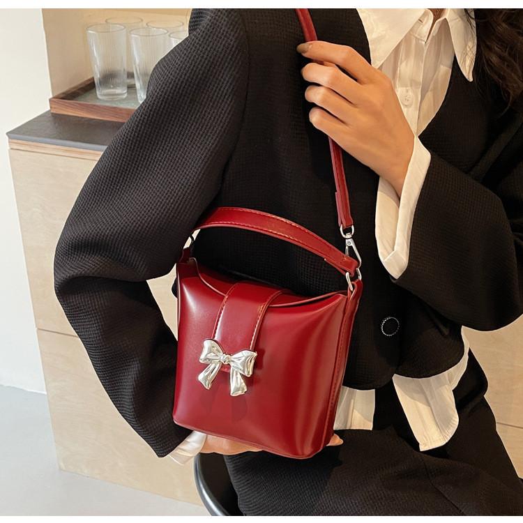 IELGY Женская модная и простая нишевая повседневная универсальная сумка-ведро на плечо — фото 9