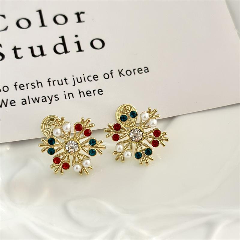 

2025 Winter Snowflake Stud Earrings for Women Colorful Acrylic Crystal Korean FashionSmall Earrings Christmas Party Zircon