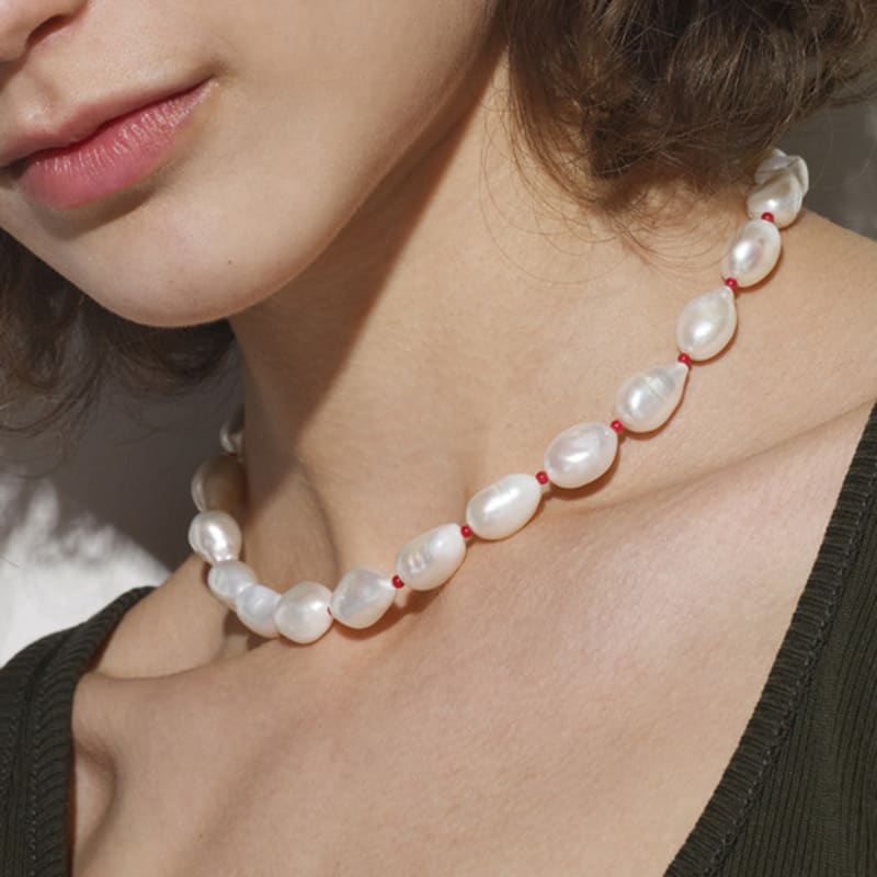 

MONDAY EDITION The Baroque Pearl and Red Ball Necklace red