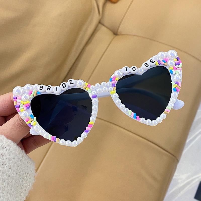 Bridal Rhinestone Heart Sunglasses: Pearl-Embellished Wedding Party Shades for Brides