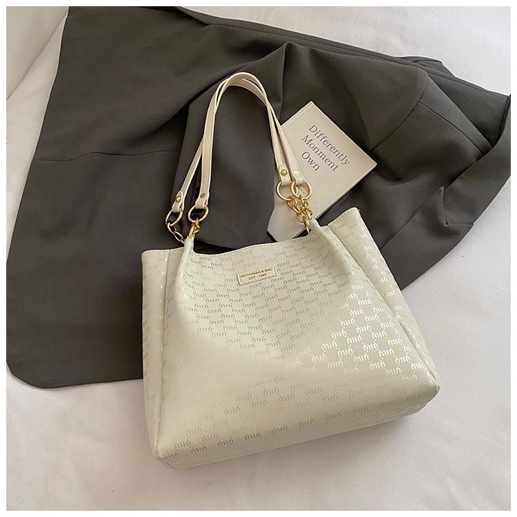 

Large-capacity bag women s 2025 new high-end shoulder bag niche design college students commuting tote bag белый