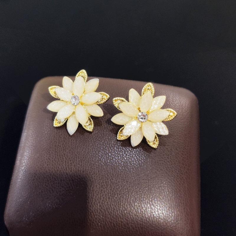 French romantic opal flower stud earrings women s high-end sense bright earrings versatile exquisite earrings