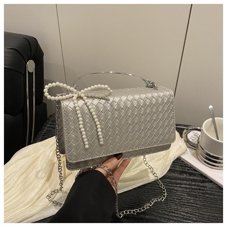 

Однотонный простой плетеный повседневный текстурный темперамент практичная металлическая портативная сумка через плечо подмышку женская серебряный