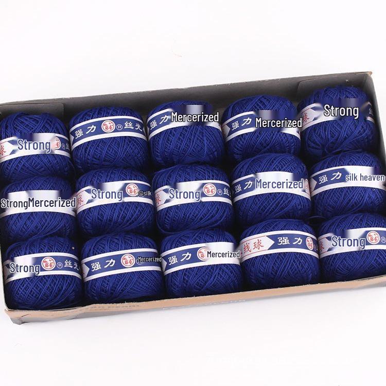 Thickened Cotton Thread Quilt Needle for Handcrafting: Red Duvet Cover, White Vintage Darning Ball