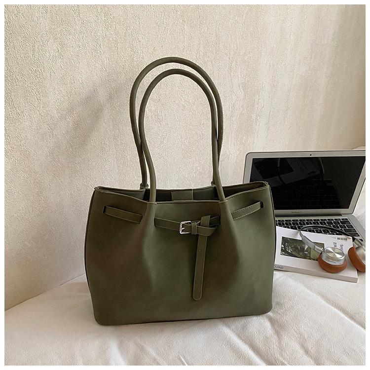 Retro Large-capacity Bag Women's Winter New Fashion Shoulder Bag Casual Commuter Handbag