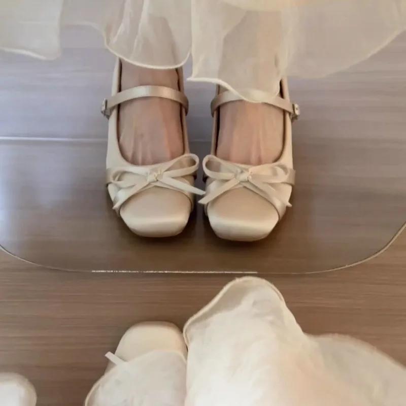 Mode 2025Klein Innen Erhöht Aprikosenfarbene Schleife High Heel Jane Schuhe Damen Neue Quadratische Zehenpartie Blockabsatz Einzelne Schuhe