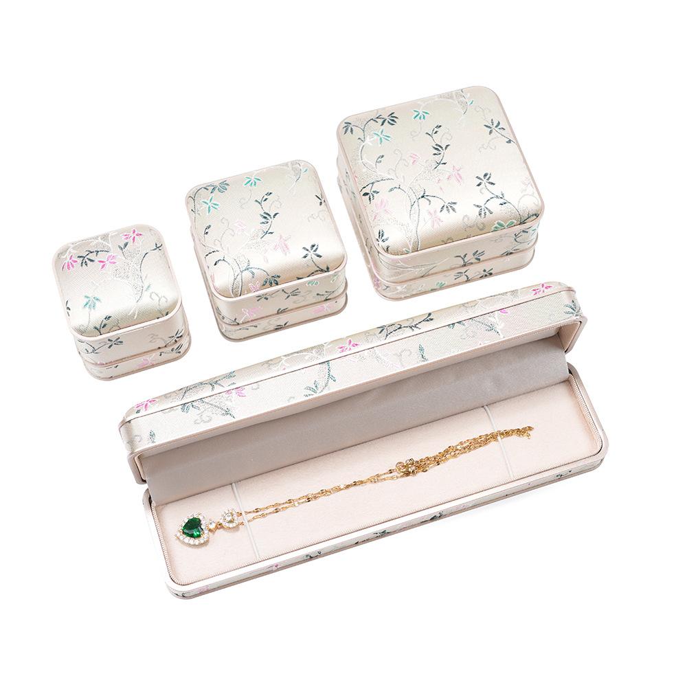 Rounded Edge Embroidered Jewelry Box, Gold-Colored Silk Fabric Ring Box, Pendant/Bracelet Storage Box, Jewelry Packaging Box