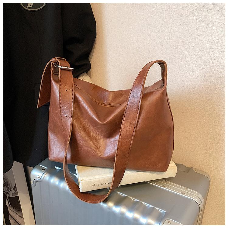 Bag Women's Casual New Retro Large-capacity Commuting Large Bag Casual One-shoulder Messenger Tote Bag Autumn and Winter