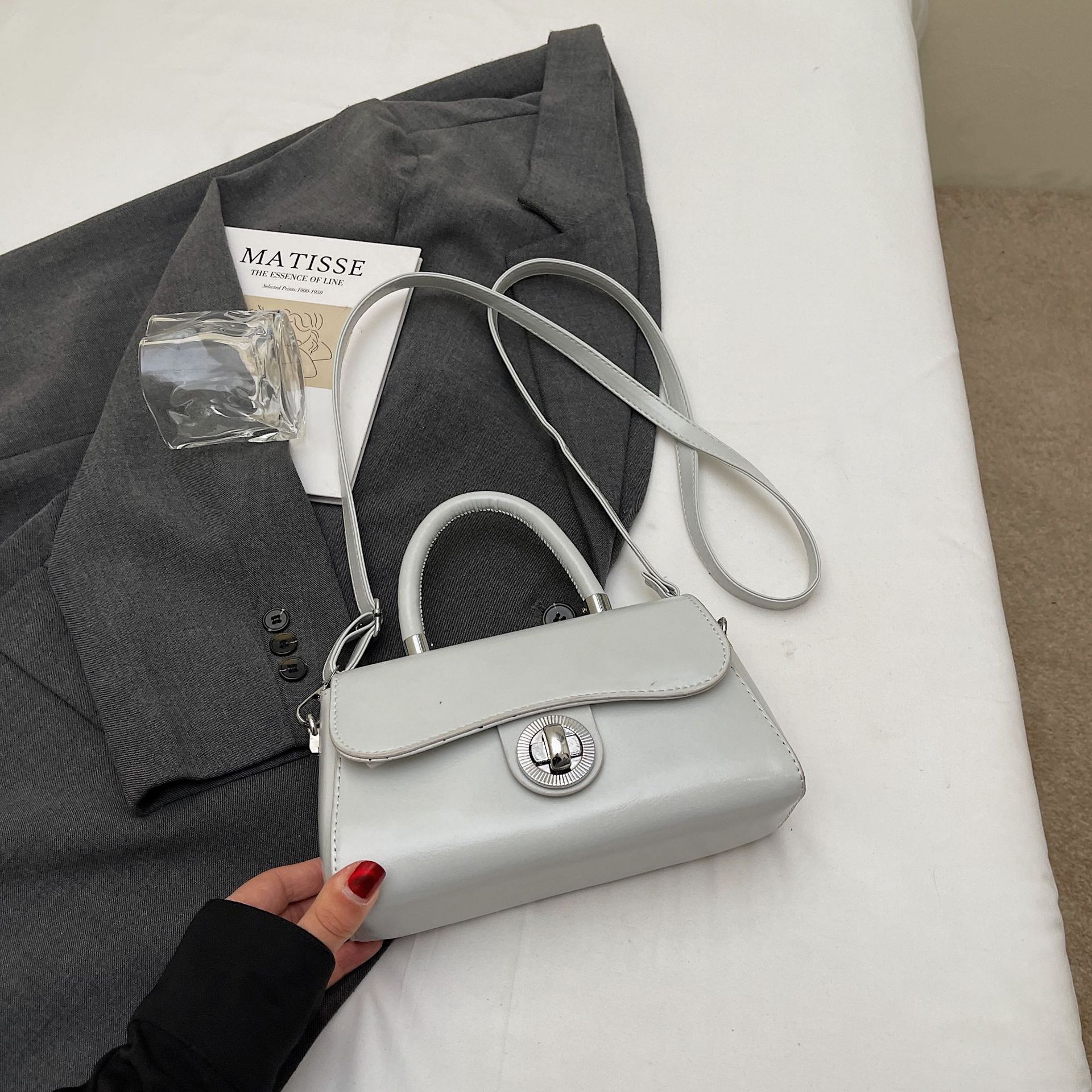 

Korean portable bowling bag women s 2025 new trendy fashion shell bag versatile oblique span bag small square bag 22*8*12