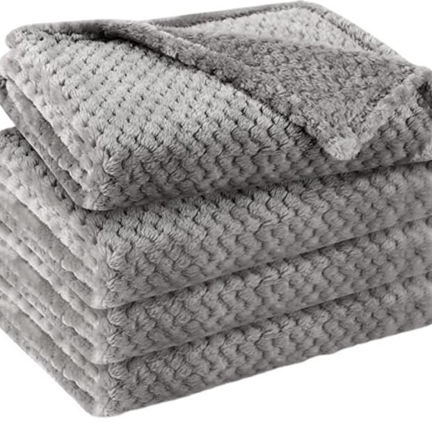 Thick Warm Pineapple Fleece Pet Blanket for Dogs & Cats