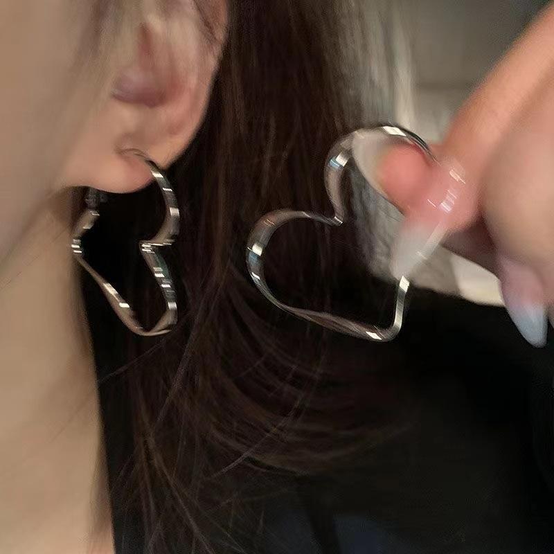 New Love Big Earrings Twisted Earrings European and American Ins Cool Style Face Showing Small Earrings