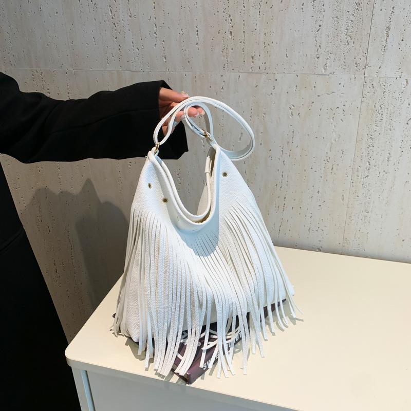 Retro lässige Umhängetasche mit großem Fassungsvermögen, trendige Mode-Schultertasche, Herbst 2025 neu, personalisierte Fransen-Tasche für Damen