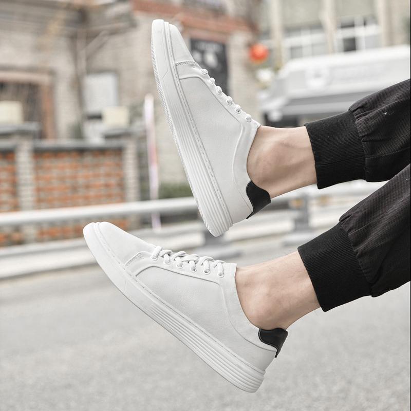 Simple and Fashionable Men Small Black Shoes 2024 New Lace-up Thick Sole Casual Sneakers Versatile Leather Shoes Men Board Shoes