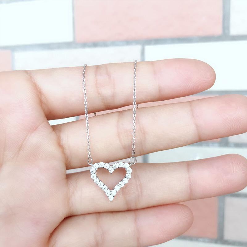 Huitan Dainty Heart Necklace Silver Color AAA Round Cubic Zirconia Delicate Women's Necklaces Daily Wear Party Fashion Jewelry