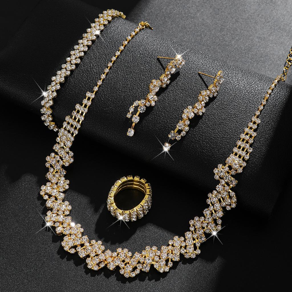 Shiny Jewelry Set - Exclusive High-end Necklaces with Luxurious Style.