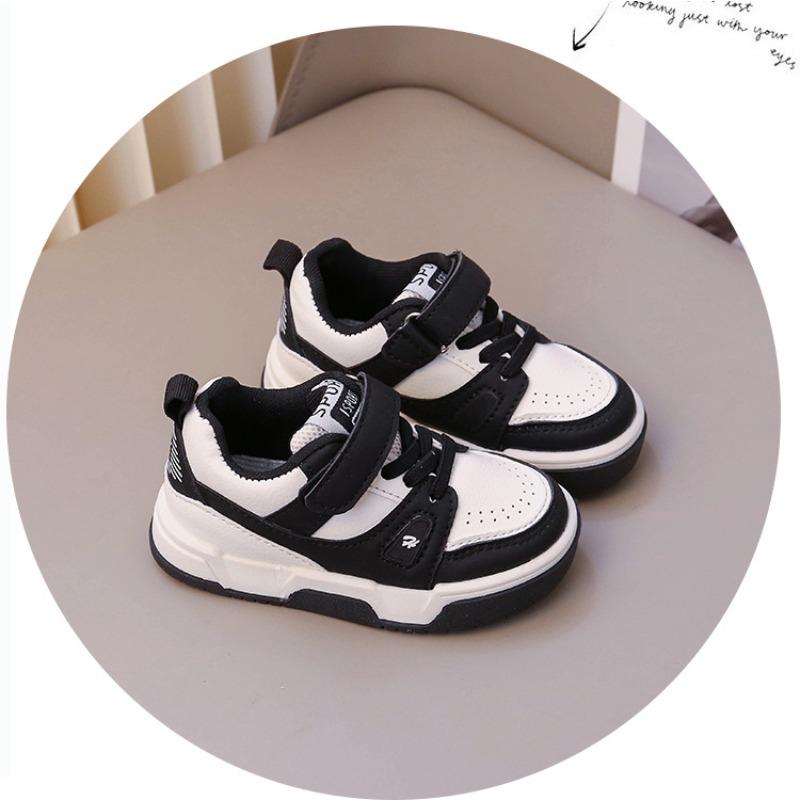 Children's board shoes soft sole light non-slip small middle-aged children's leather surface versatile sports and leisure shoes cross-border supply