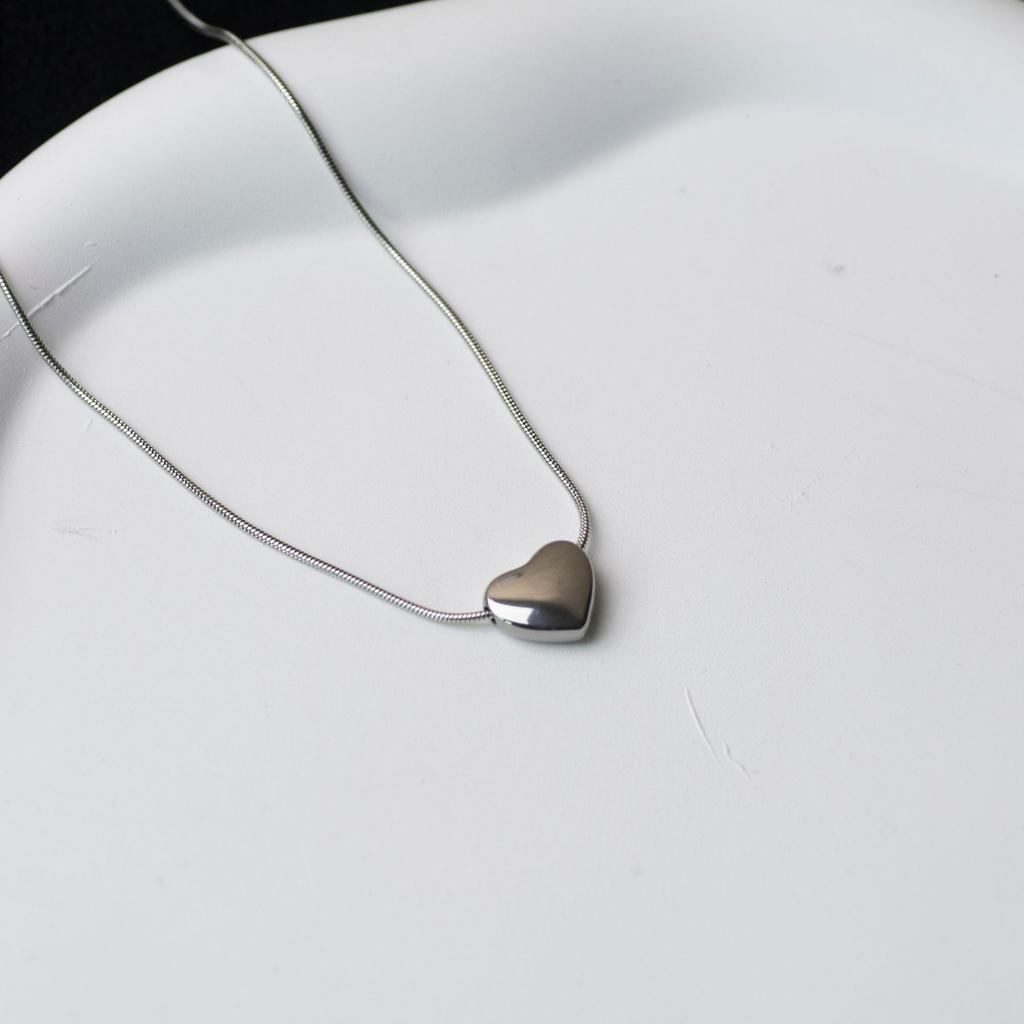 Simple Titanium Steel Necklace Women'S Light Luxury High-End Love Pendant Neck Chain Autumn And Winter Sweater Chain Minimalist Style